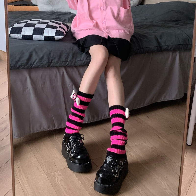 Black hot pink stripes