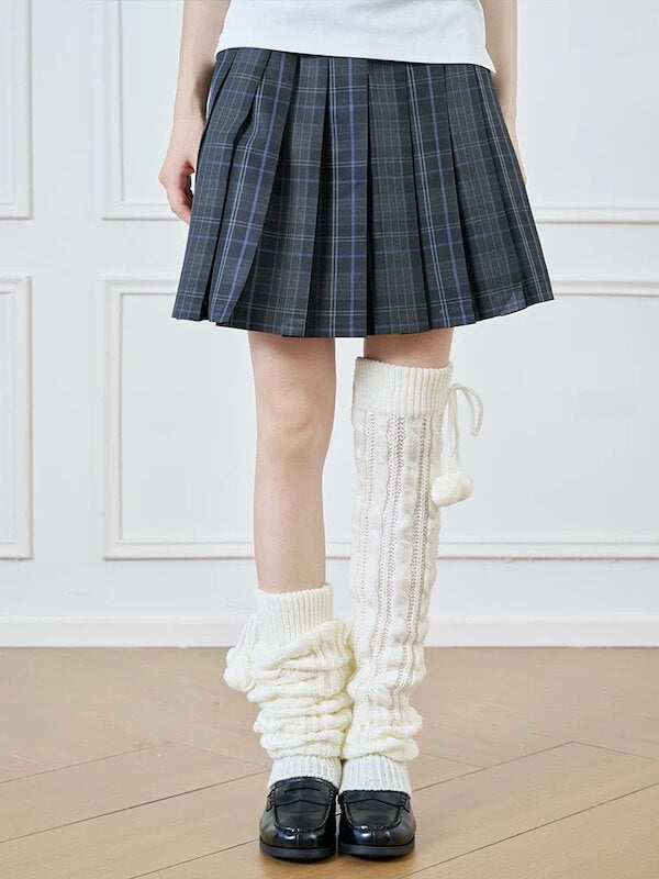 Pompon twisted over knee leg warmers
