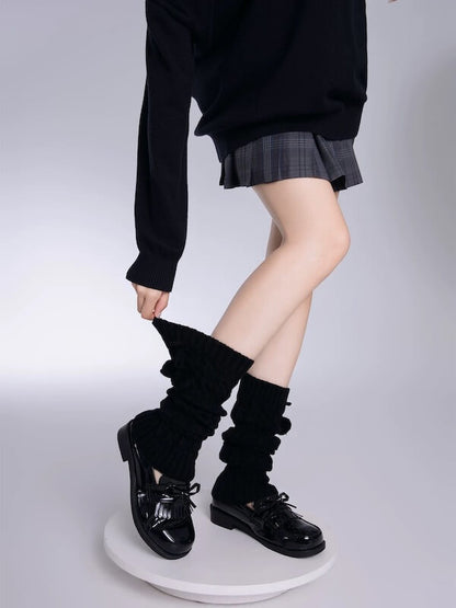 Pompon twisted over knee leg warmers